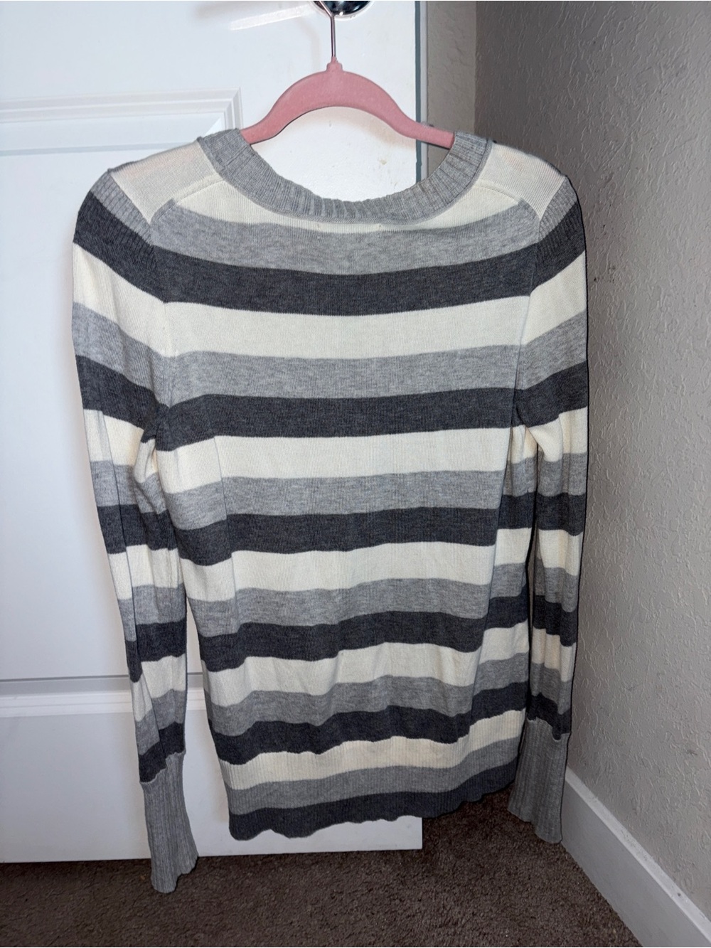 Banana Republic Striped Crewneck Sweater in Gray and Cream Size L - Picture 5 of 5